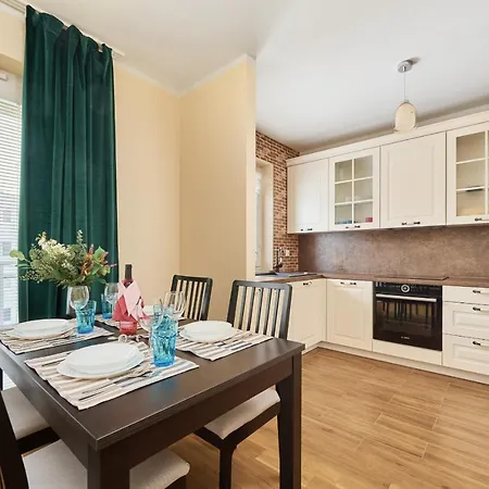 Rozy Wiatrow With Underground Garage By Renters Wroclaw