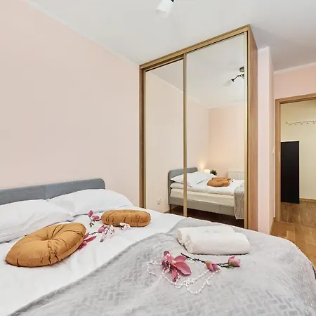 Rozy Wiatrow With Underground Garage By Renters * Wroclaw