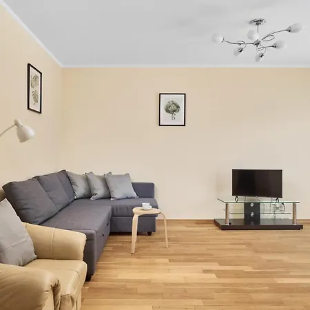 Rozy Wiatrow With Underground Garage By Renters Apartment *