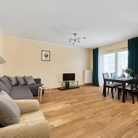Rozy Wiatrow With Underground Garage By Renters Apartment Wroclaw
