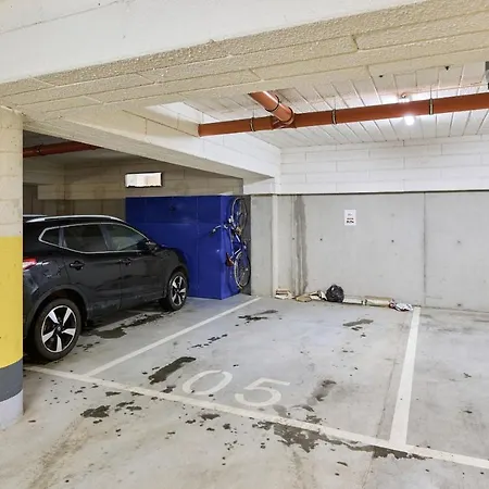 Rozy Wiatrow With Underground Garage By Renters Wrocław
